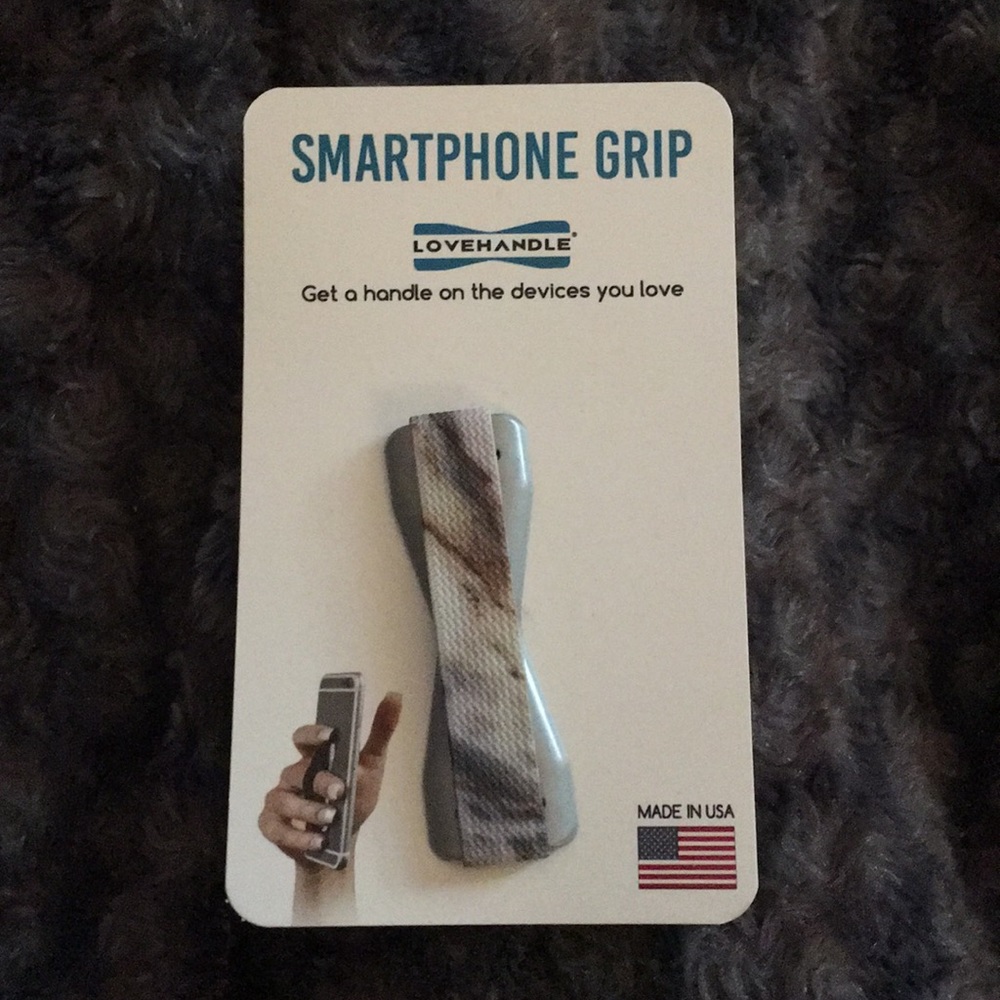 NWT Lovehandle smartphone grip in Gray/silver